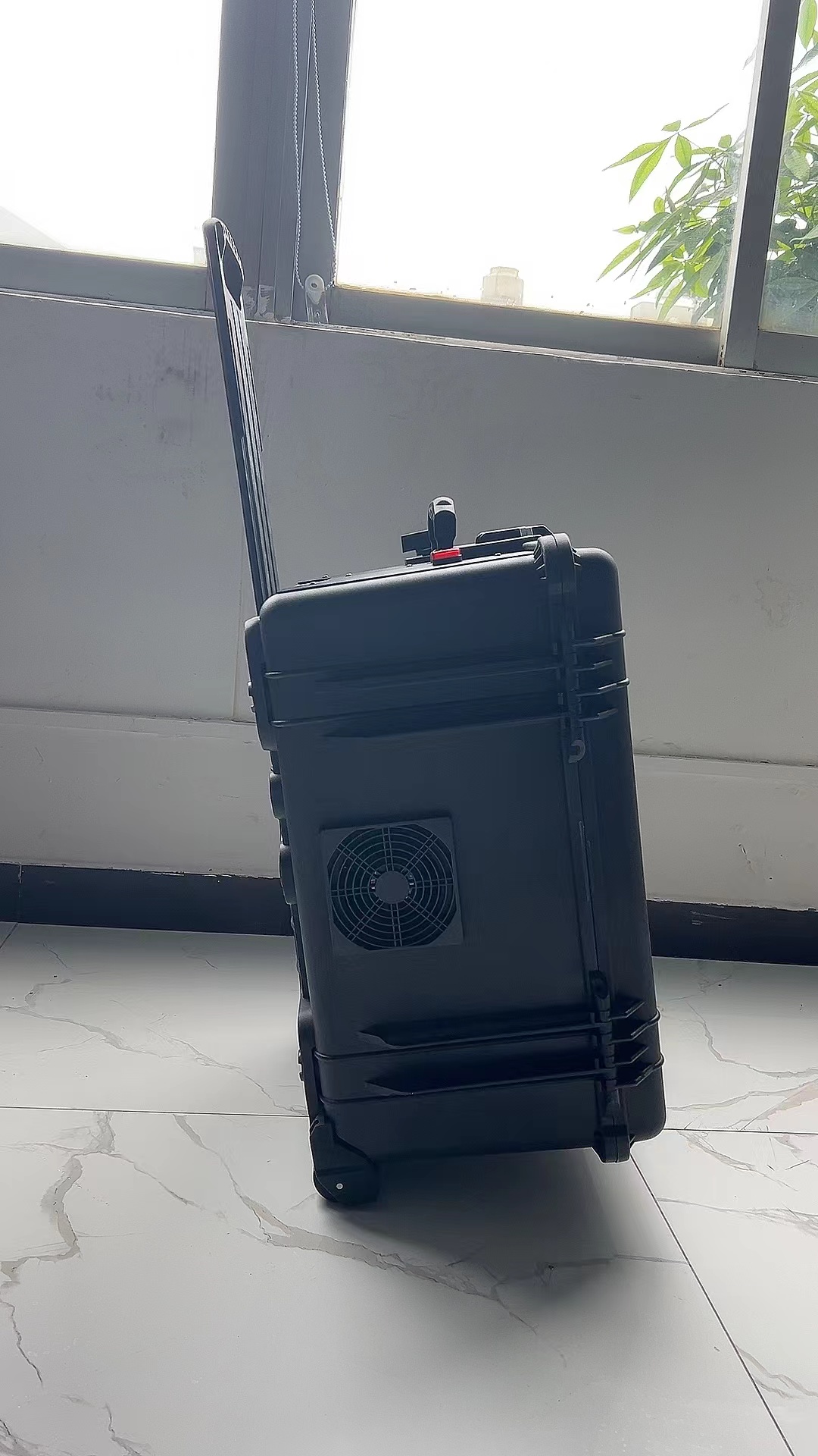 玛纳斯手拉箱型移动通信干扰器